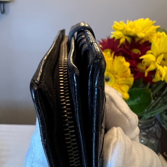 BOTTEGA VENETA Intrecciato Black Kisslock Wallet with Zipper Compartment - Picture 6 of 16